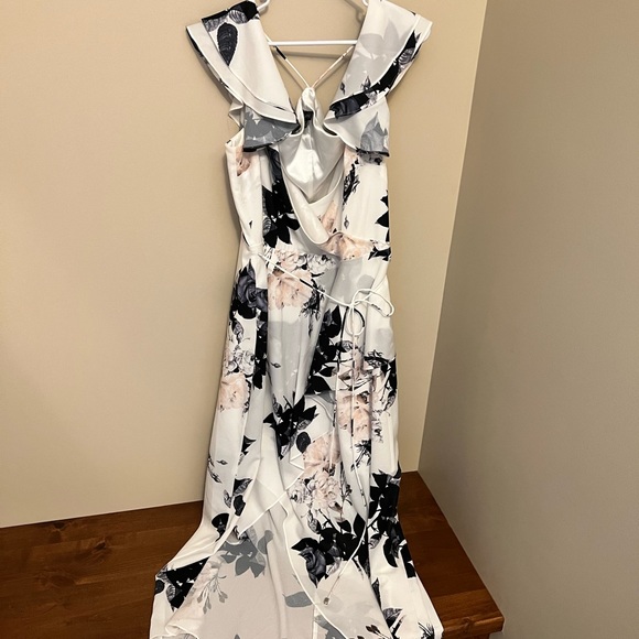 Delicate Ruffle Cold Shoulder Maxi Dress - Picture 5 of 8